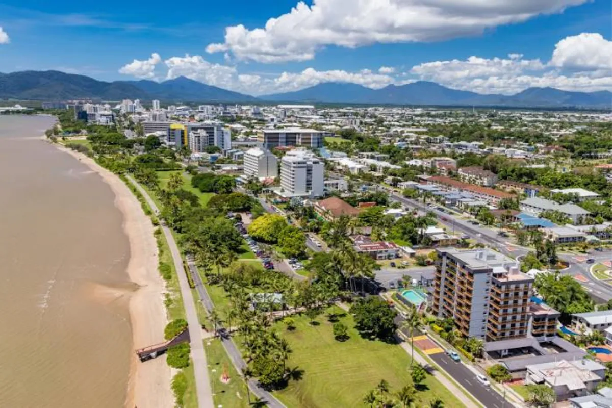  Cairns 